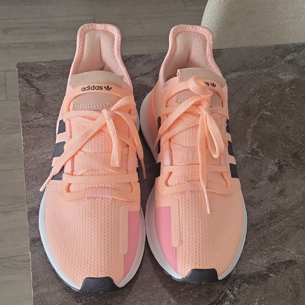 Adidas Women's Peach Sneakers